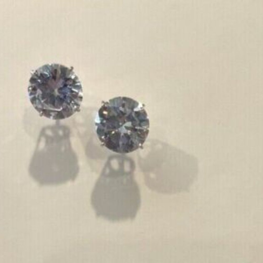 14k White Gold Round Diamond Earrings - Picture 4 of 5